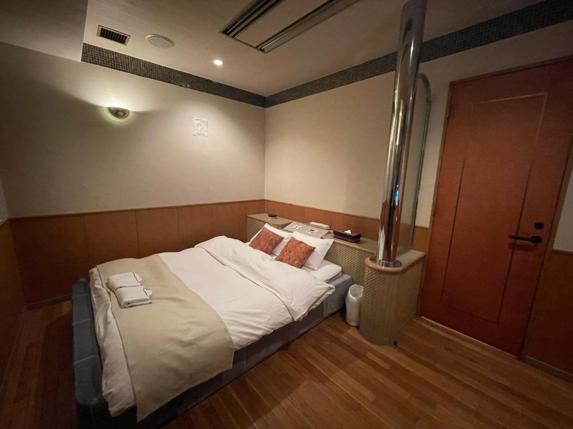 Hotel Luxe - Adult Only Tokyo prefektur Exteriör bild
